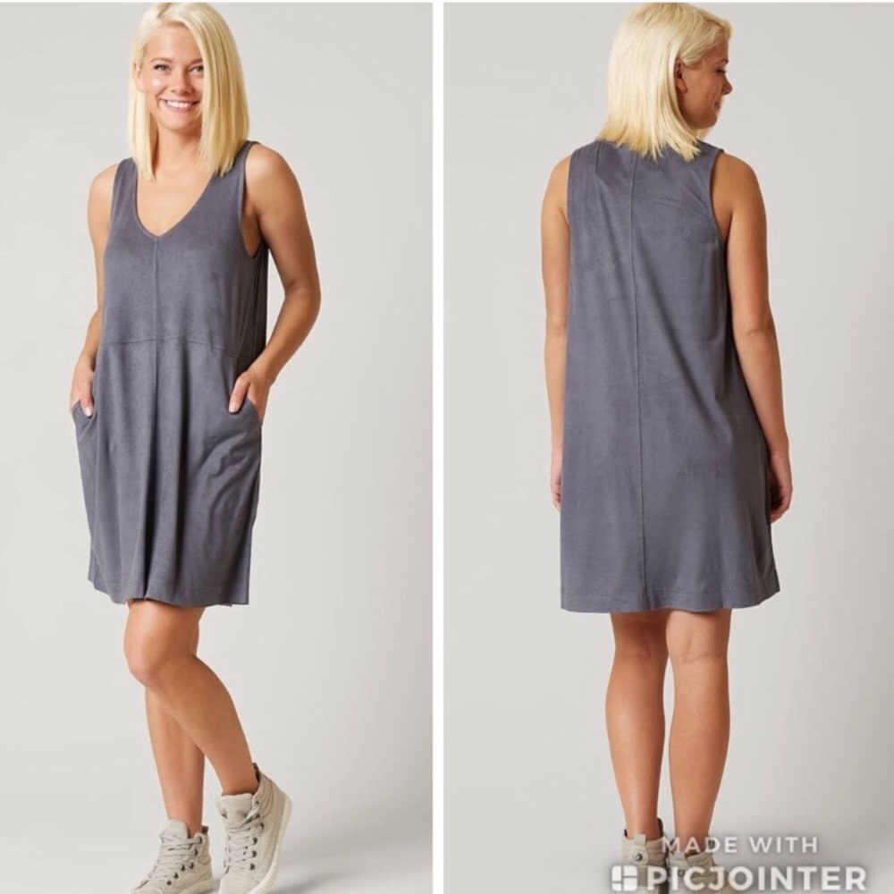 Sleeveless pocket dress